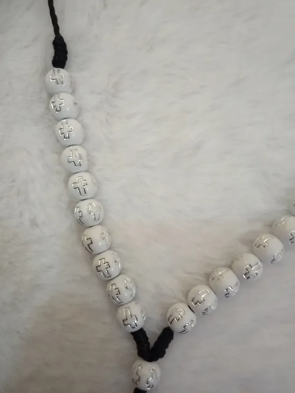 Handmade_White_Acrylic_Cross_Engraved_Rosary_Necklace_With_Crucifix_Unisex