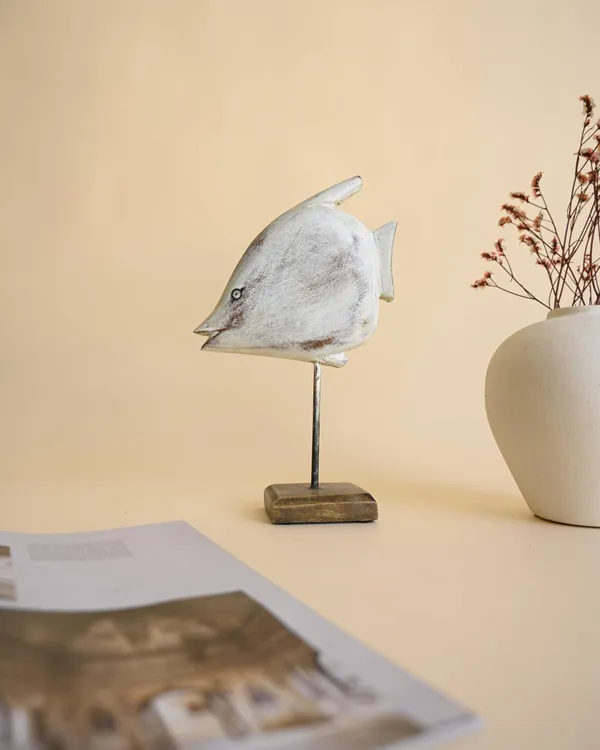 Fish_on_stand_-_White