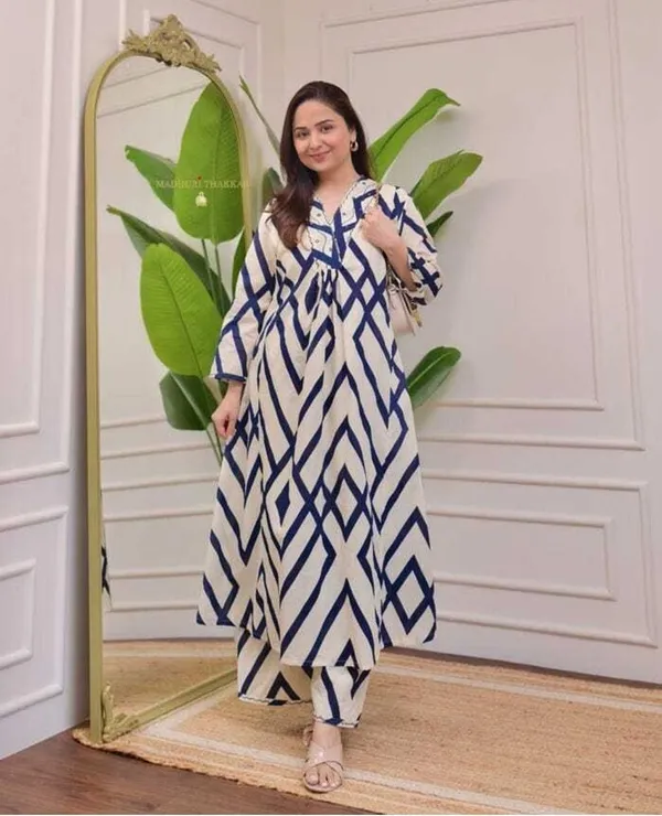 Green_and_Blue_Viscose_Rayon_Printed_Regular_Kurta_Set_and_Night_Suit_Set_For_Women
