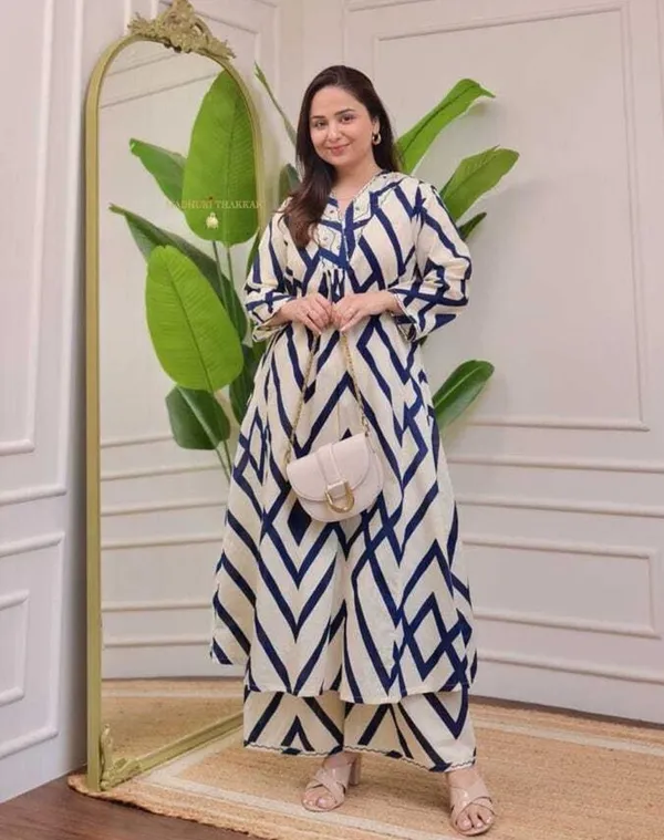 Green_and_Blue_Viscose_Rayon_Printed_Regular_Kurta_Set_and_Night_Suit_Set_For_Women