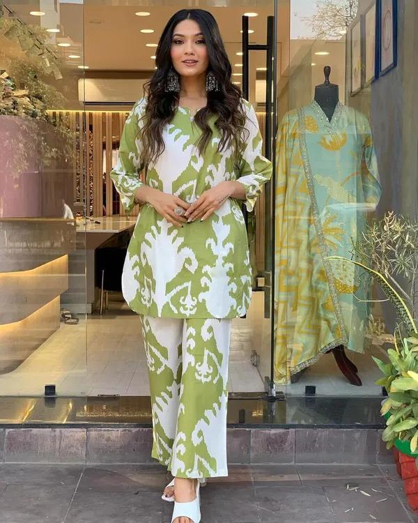 Green_Viscose_Rayon_Printed_Regular_Night_Suit_Set_For_Women