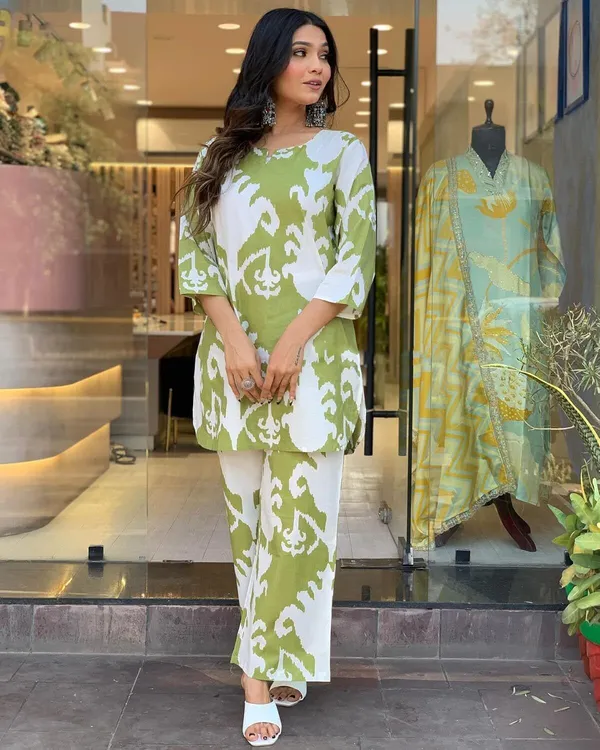 Green_Viscose_Rayon_Printed_Regular_Night_Suit_Set_For_Women