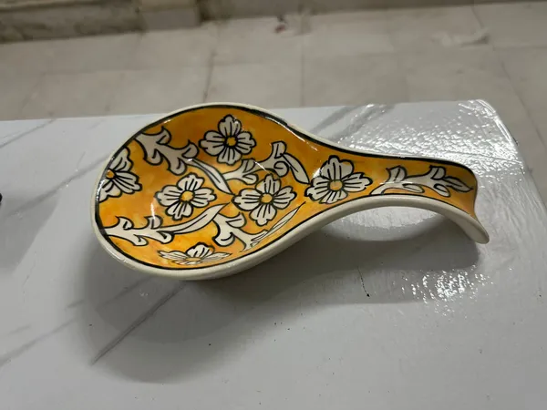 Yellow_And_White_Premium_Zora_Blue_Pottery_Spoon_Rest