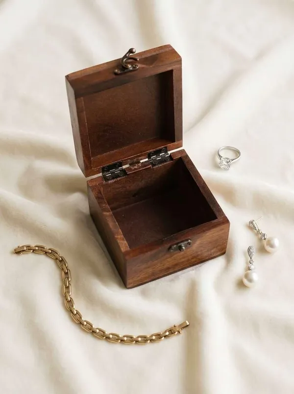 Wooden_Blue_Pottery_Storage_Box