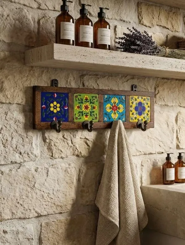 Wooden_Wall_Hook_Board_With_Ceramic_Tiles