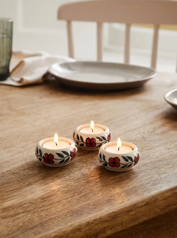 Blue_Pottery_Tealight_Candle_Holder_With_Candles