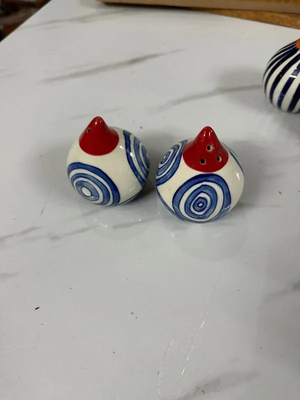 Multicolor_Premium_Orra_Ceramic_Salt_&_Pepper_Sprinkle_Set_Of_2