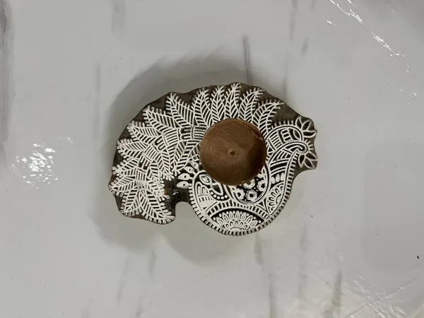 Beige_Premium_The_Mayura_Plume_Block_Print_Candle
