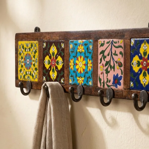 Multicolor_Premium_Khunti_Wooden_And_Blue_Pottery_Wall_Hook_Board_(5_Hooks)