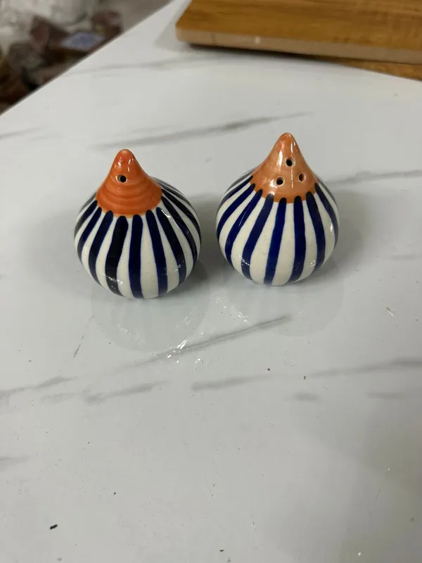 Multicolor_Premium_Elara_Ceramic_Salt_&_Pepper_Sprinkle_Set_Of_2