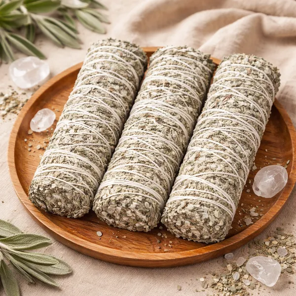 Green_Dried_Himalayan_Leaves_Bundle_Sage_For_Unisex