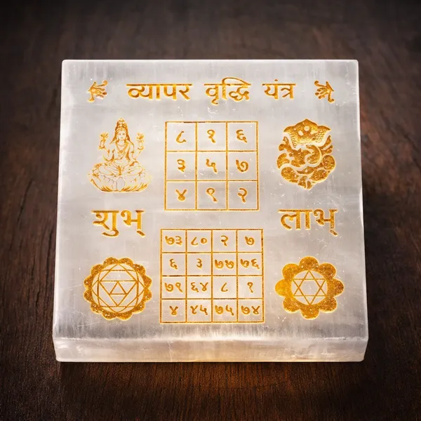 White_Natural_Selenite_With_Printed_Vyapar_Vriddhi_Yantra_Plate_For_Unisex