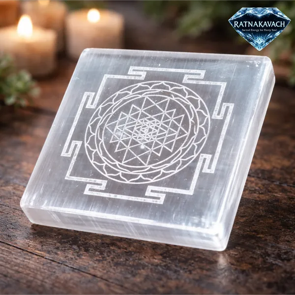 White_Natural_Selenite_With_Printed_Shri_Yantra_Plate_For_Unisex