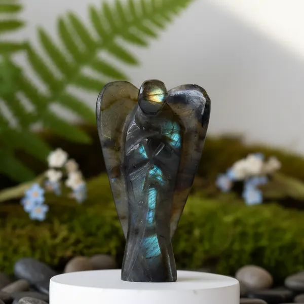 Grey_With_Blue_Flash_Natural_Labradorite_Stone_Carving_For_Unisex