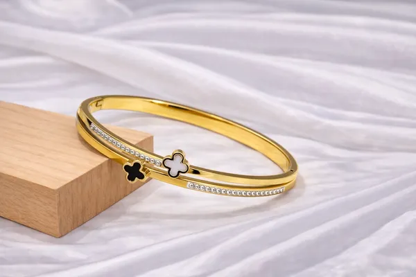Gold_Twin_Clover