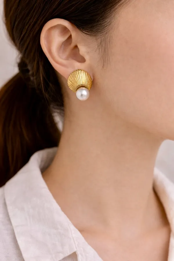 Gold_Pearl_Shell_Studds_Earring