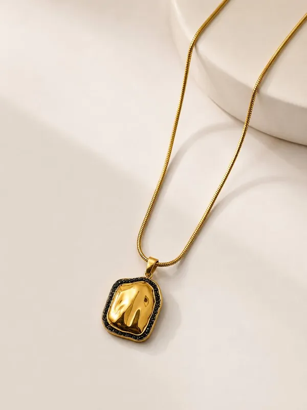 Aura_Frame_Necklace