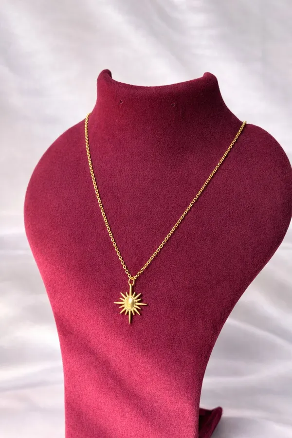 Golden_Sunburst_Necklace_For_Women