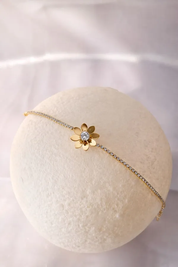 Gold_And_White_Petal_Bracelet_For_Women