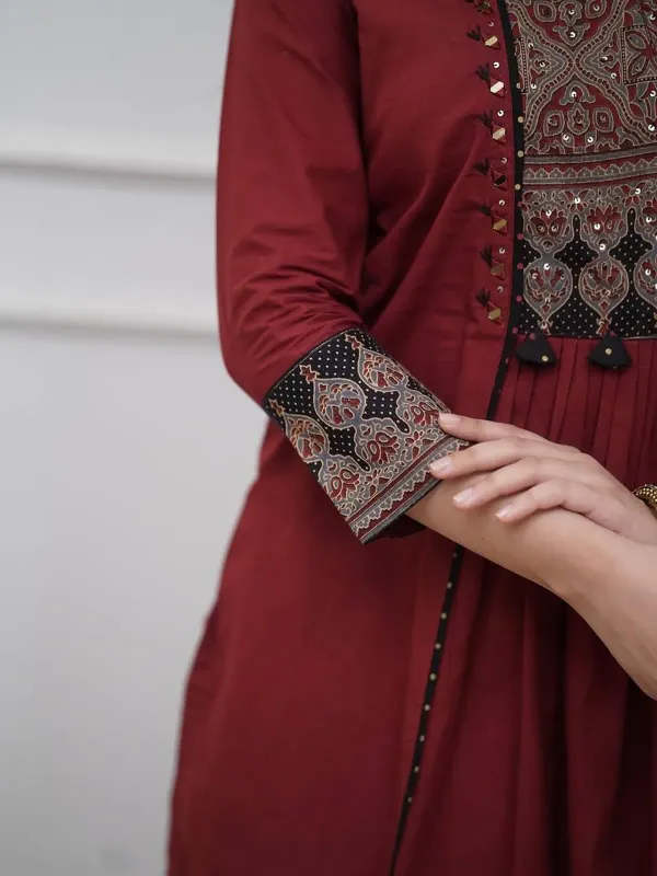 Maroon_Pure_Cotton_Kurta_with_Pant_&_Dupatta_Set_For_Women