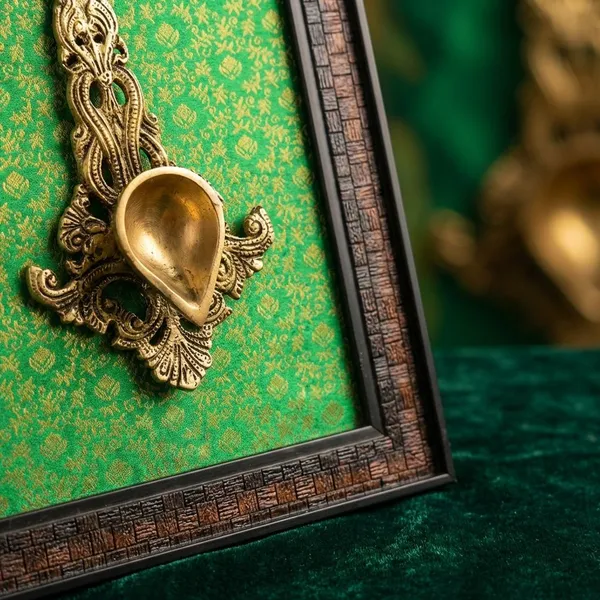 Green_3D_Decorative_Brass_Spoon_With_Ornate_Handle_Traditional_Design_Wall_Art_Piece