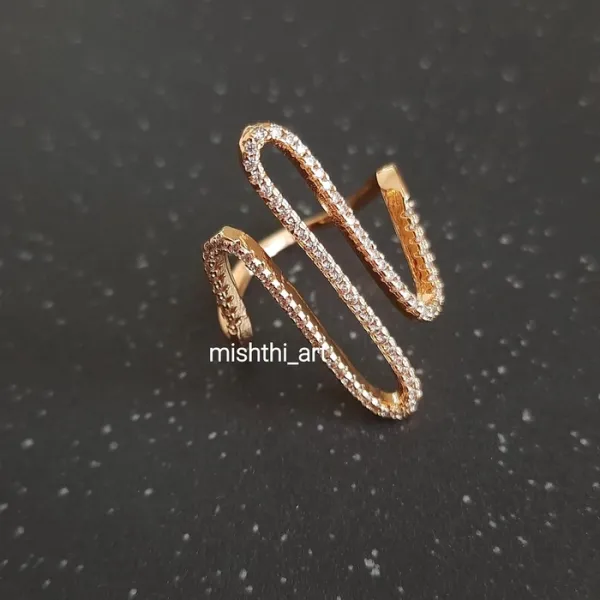 Gold_Adjustable_Brass_Swing_Ring_For_Women
