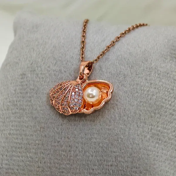 Pearl_Shell_Rose_Gold_Plated_Anti_Tarnish_Chain_Pendant_Necklace_For_Women