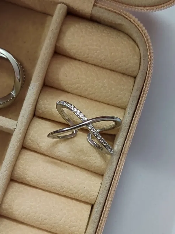 Silver_Twisted_Cubic_Zircon_Ring_For_Women