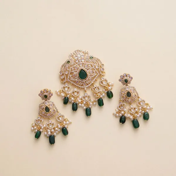 Green_Premium_Metal_Pendant_For_Women