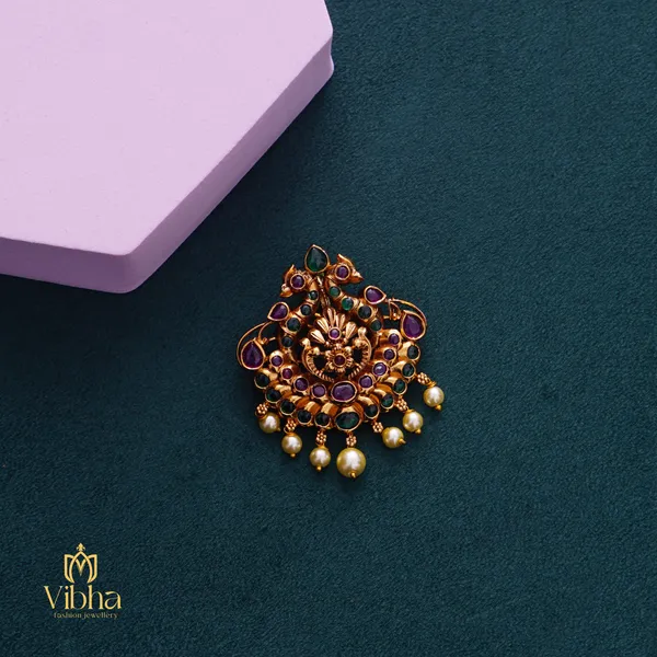 Gold_Premium_Metal_Pendant_Set_For_Women