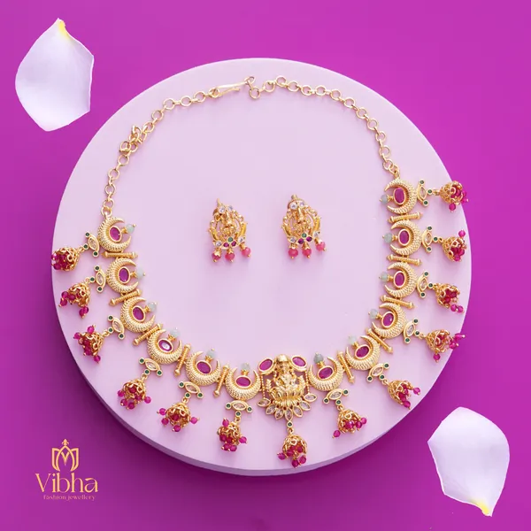 Gold_Premium_Metal_Necklace_Set_For_Women