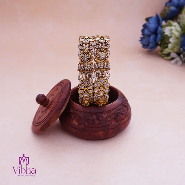 Gold_Premium_Metal_Bangles_For_Women