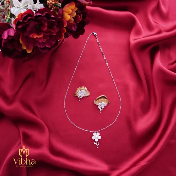 Silver_Premium_Metal_Necklace_Set_For_Women
