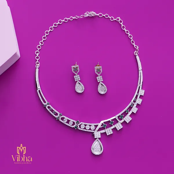 Green_Premium_Metal_Necklace_Set_For_Women