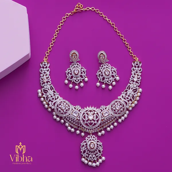 White_Premium_Metal_Necklace_Set_For_Women