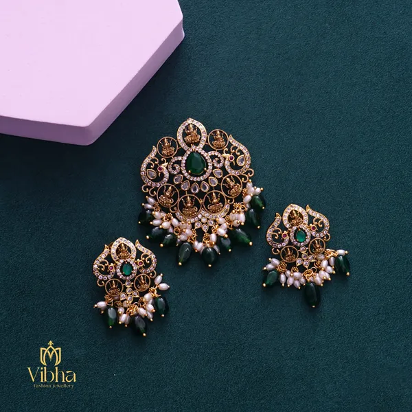 Green_Premium_Metal_Pendant_Set_For_Women