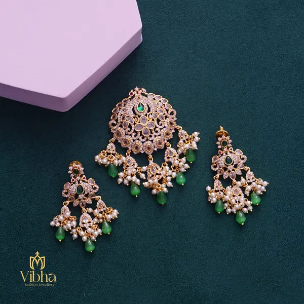 Green_Premium_Metal_Pendant_Set_For_Women