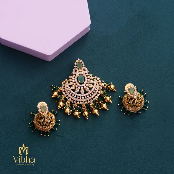 Green_Premium_Metal_Pendant_Set_For_Women