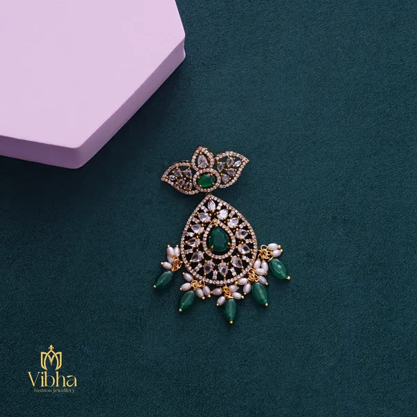 Green_Premium_Metal_Pendant_For_Women