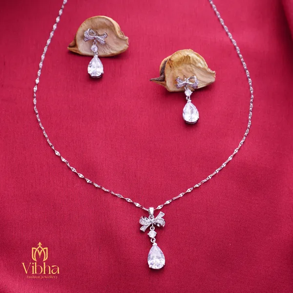 white_Premium_Metal_Necklace_Set_For_Women