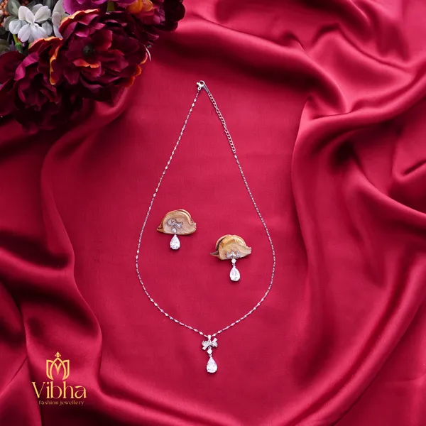 white_Premium_Metal_Necklace_Set_For_Women