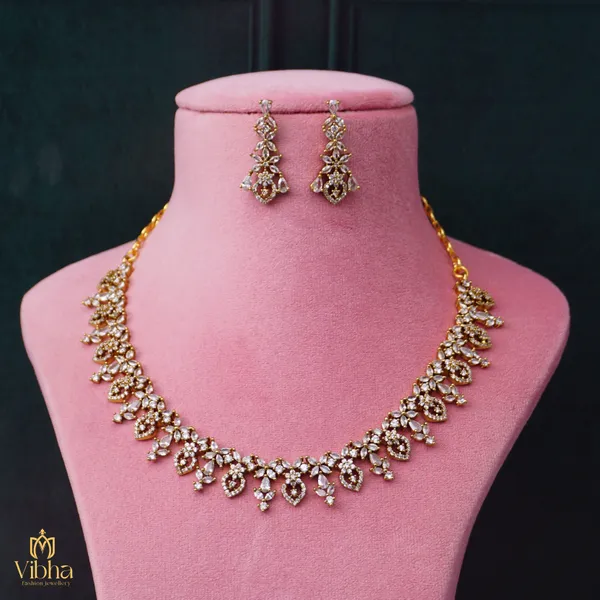 White_Premium_Metal_Necklace_Set_For_Women