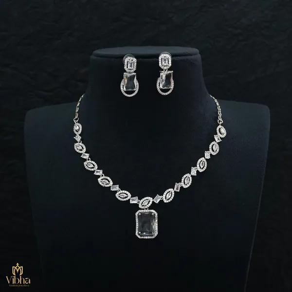 White_Premium_Metal_Necklace_Set_For_Women