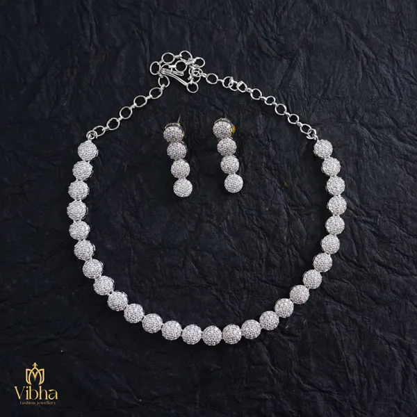 White_Premium_Metal_Necklace_Set_For_Women