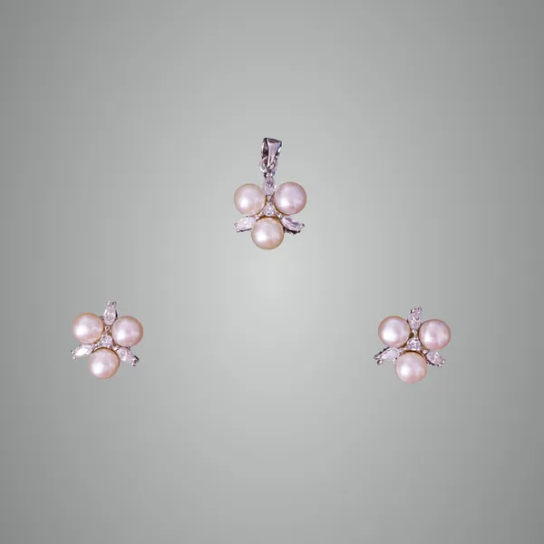 White_Premium_Metal_Pendant_Set_For_Women