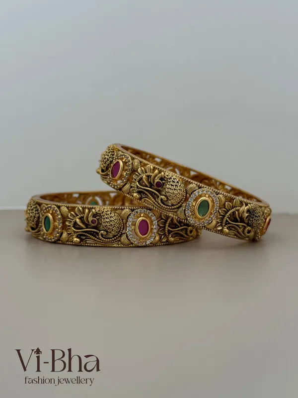 Gold_Premium_Metal_Bangles_For_Women