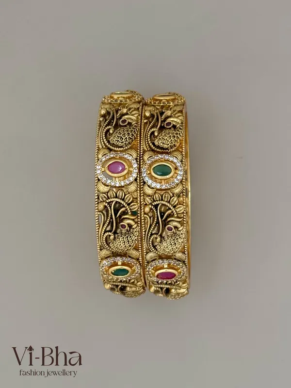 Gold_Premium_Metal_Bangles_For_Women