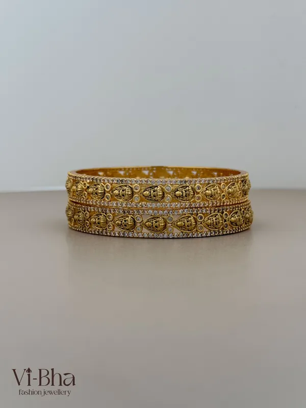Gold_Premium_Metal_Bangles_For_Women