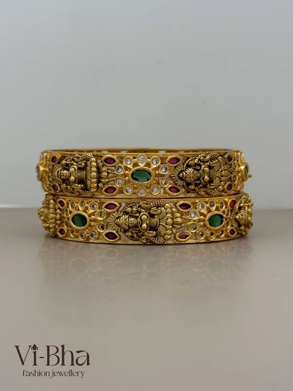 Gold_Premium_Metal_Bangles_For_Women