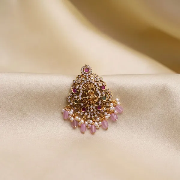 Gold_Premium_Metal_Pendant_For_Women